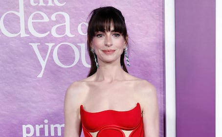 Anne Hathaway enciende redes con minivestido de cuero en el trend viral 2016