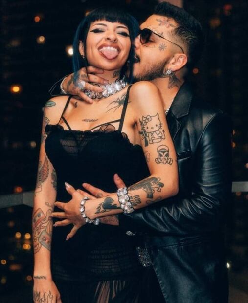 Christian Nodal comparte foto íntima con su novia Cazzu