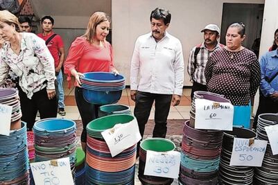 Cubetas de 15 pesos… para las mamitas chiapanecas