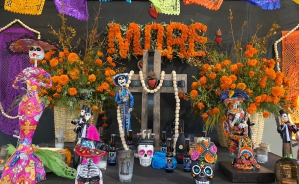 Con cervezas y flor de cempasúchil, decoran cenotafio a Edgar Guzmán, hijo de “El Chapo”