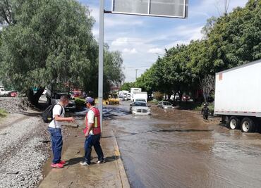 Continúan encharcamientos y caos vial en Ecatepec