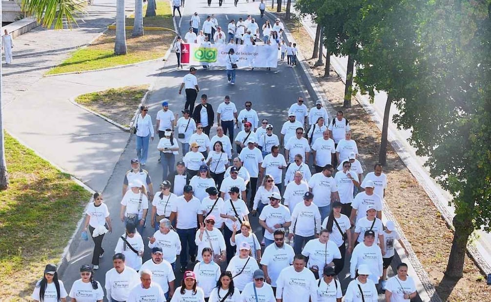 Más de 3 mil estudiantes y docentes participan en Jornada por la Paz y contra adicciones en Sinaloa; fomentan espacios de convivencia.
Foto: Especial.