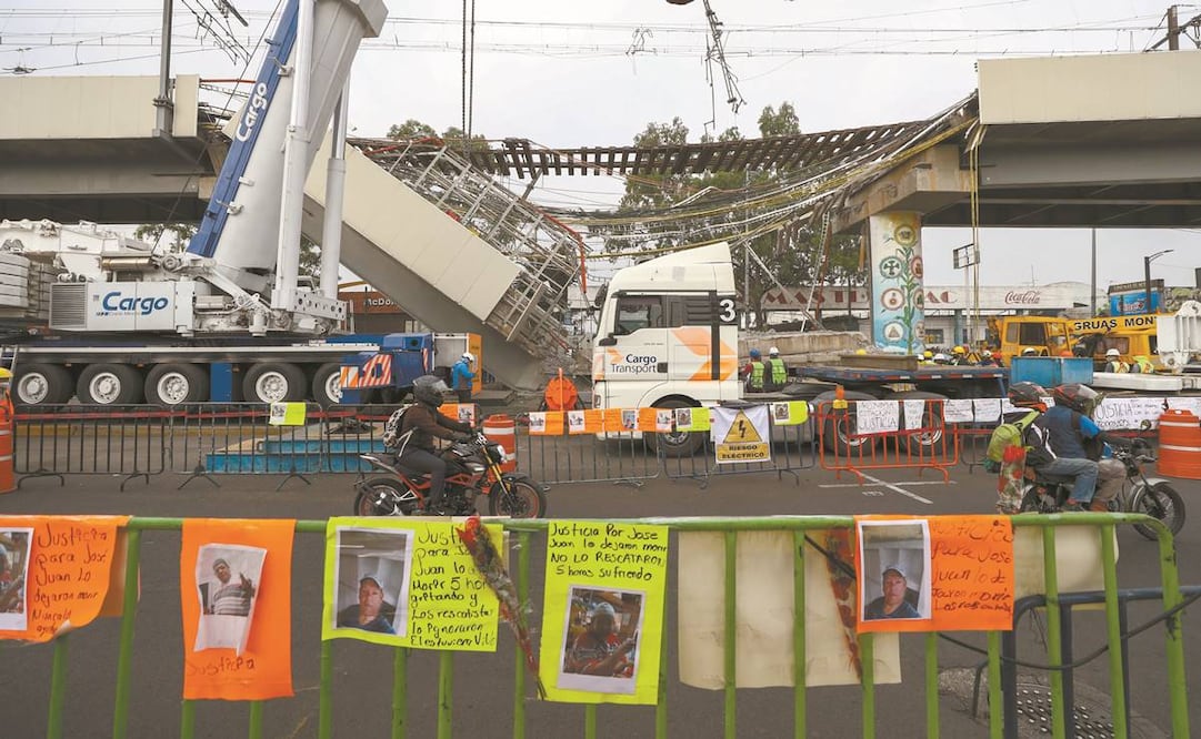 En las vallas se colocaron fotos de las víctimas. Foto: Diego Simón/ El Universal.