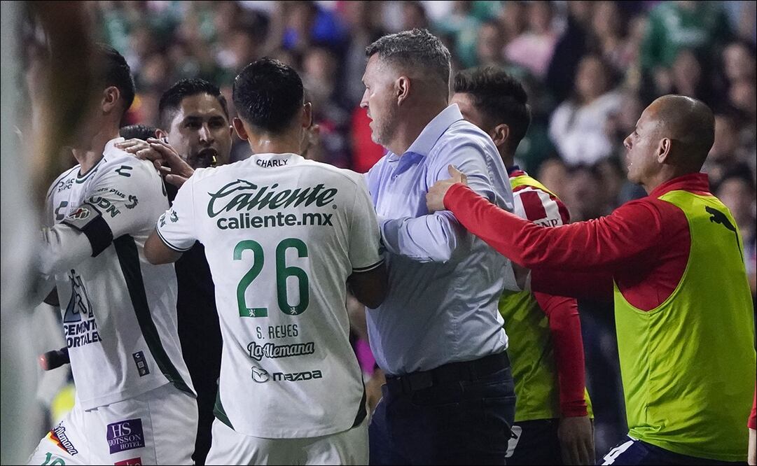Oscar García publica mensaje tras patear a jugador de León; ¿se arrepiente el DT de Chivas? - Foto: Imago7