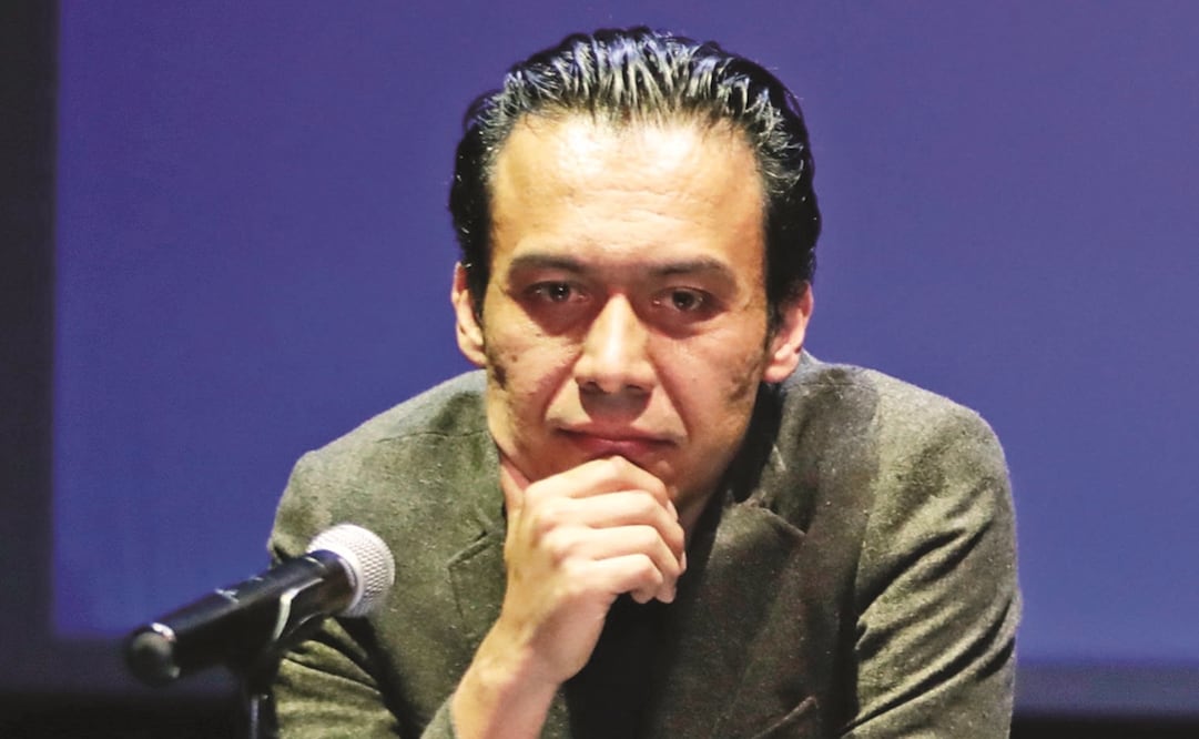 Escucha el mensaje motivacional de Marx Arriaga  por rediseño gratis de libros de la SEP