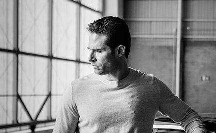 Sebastián Rulli "no está embarazado", así es su panza