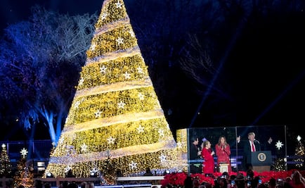 Trump inaugura su primer pino navideño en Casa Blanca