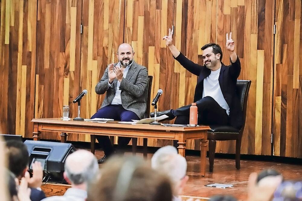 Jorge Álvarez Máynez visitó la Universidad de Guadalajara, donde alumnos lo cuestionaron sobre los señalamientos en su contra. Foto: Especial