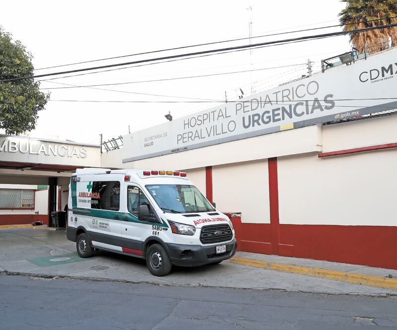 En un recorrido por el Hospital Pediátrico Peralvillo se constató que hace falta la vacuna contra la influenza. Los médicos del centro de salud explicaron que se debe a que esa es estacionaria y sólo se aplica a finales de año. VALENTE ROSAS. EL UNIVERSAL