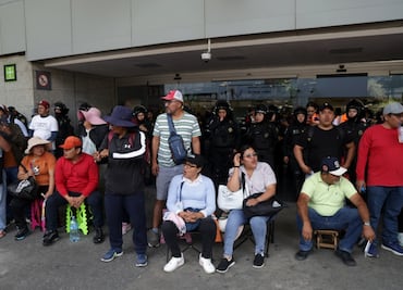 FOTOS: En el octavo día de protestas, maestros de la CNTE se manifiestan en inmediaciones del AICM