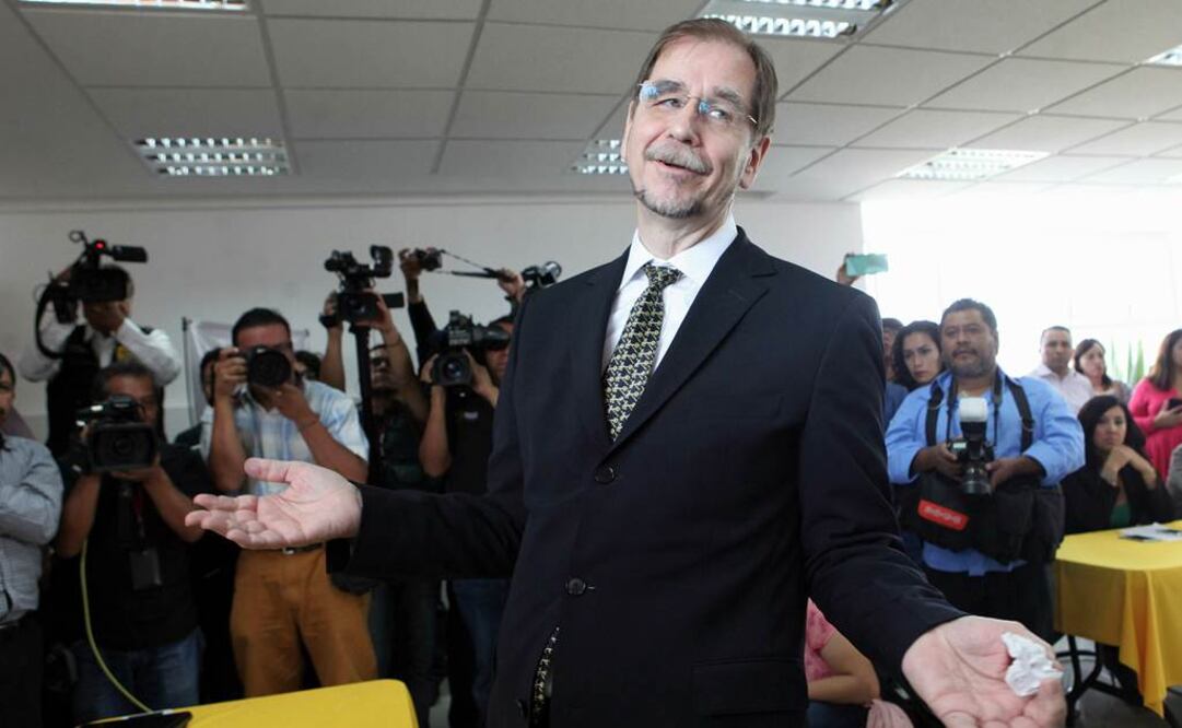 El analista durante su afiliación al PRD./Lucía Godínez - EL UNIVERSAL