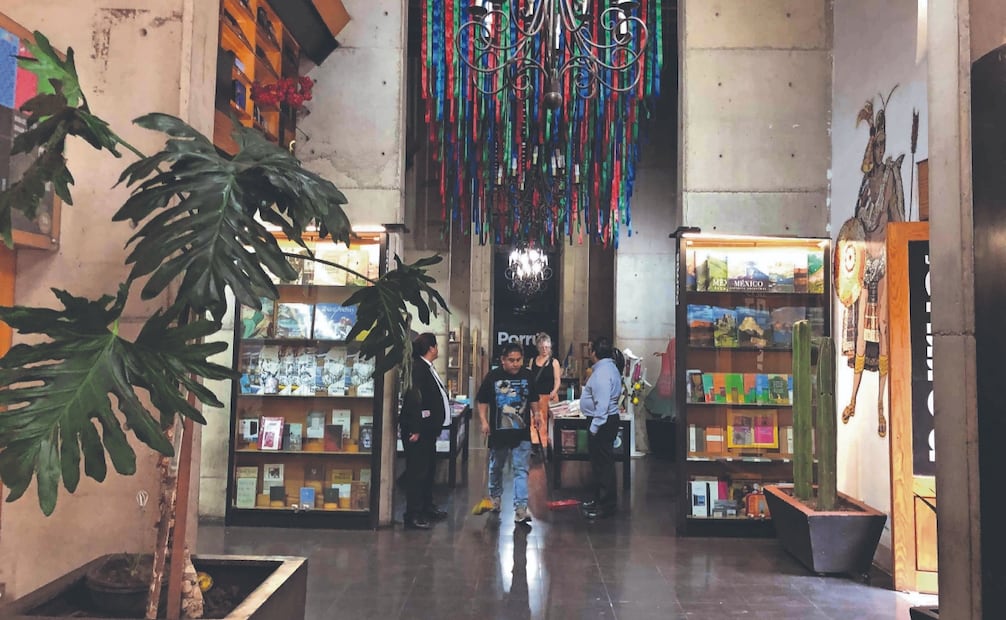 A pesar de su popularidad, Porrúa ha cerrado varias sucursales. En la imagen, la casa matriz, en República de Argentina, Centro. Foto: Diego Simón Sánchez/ EL UNIVERSAL