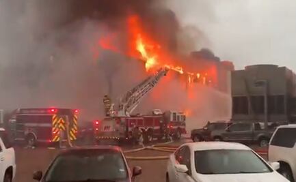 Incendio consume edificio en la Isla del Padre en Texas