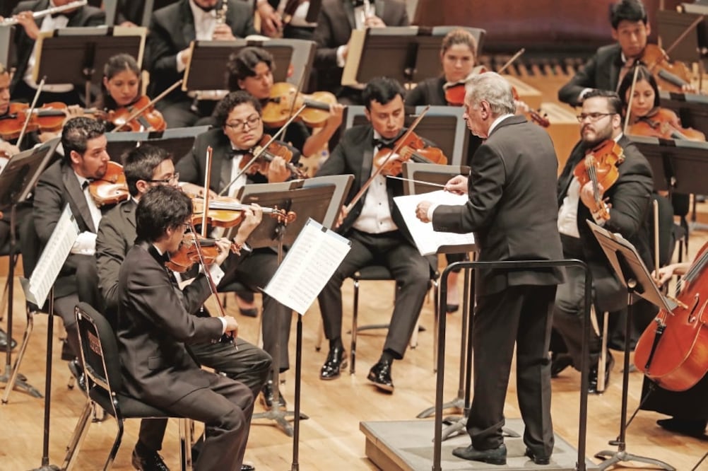 El director Enrique Bátiz ofreció su primer concierto del año (IRVIN OLIVARES. EL UNIVERSAL)