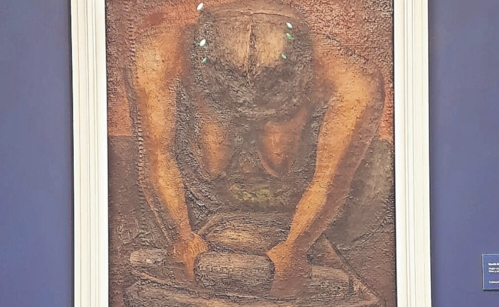 El retrato enrojecido de David Alfaro Siqueiros, Mujer con metate. Foto: Miguel García/ EL UNIVERSAL