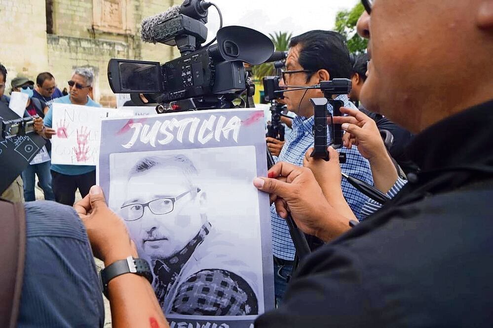 Periodistas de Nayarit, Jalisco, Oaxaca, Baja California y Ciudad de México se manifestaron por el asesinato del reportero Luis Martín Sánchez Íñiguez, el cuarto en lo que va del año. Foto: Edwin Hernández / El Universal