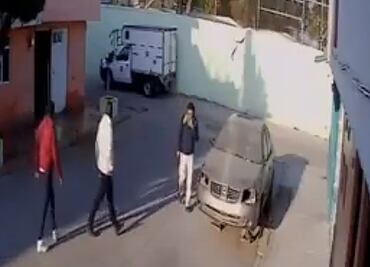 Captan en video supuesto secuestro de hombre en Ecatepec
