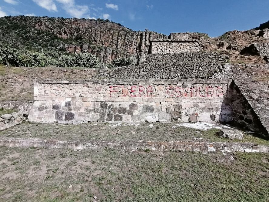 Hace dos semanas, dos estructuras de Huapalcalco, Hidalgo, fueron vandalizadas con pintura roja. Foto: Inah