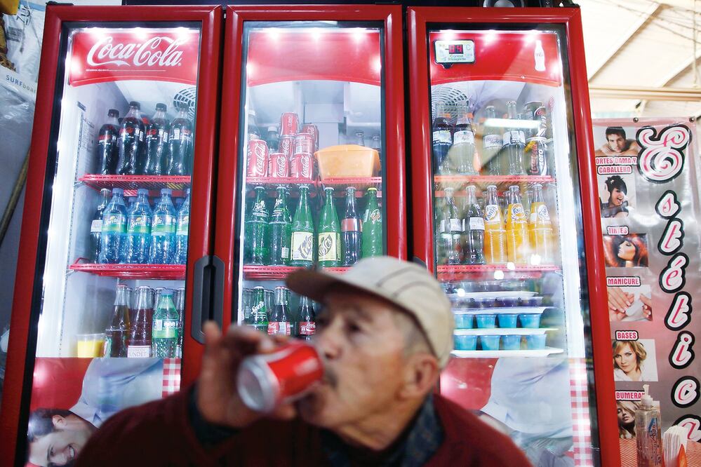 De acuerdo con los datos de la empresa embotelladora, los refrescos de cola tuvieron una baja en ventas de 0.2% entre enero y junio de este año (ARCHIVO EL UNIVERSAL)
