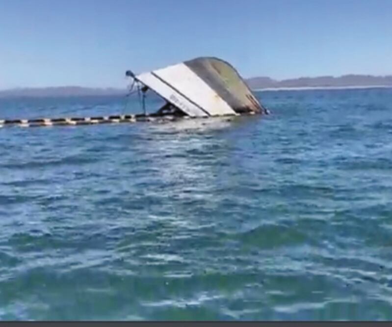 Las autoridades temen que la mancha de combustible alcance las playas del Maviri u otras zonas turísticas. Foto: ESPECIAL