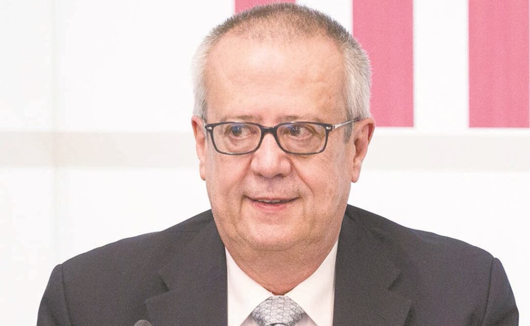 Exhorto. Carlos Urzúa, titular de Hacienda, dijo que los mexicanos podrán participar en la elaboración del Plan Nacional de Desarrollo a través de foros o de una página web. Foto: ARCHIVO EL UNIVERSAL