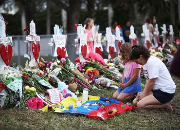 Trump sugiere armar a profesores tras tiroteo de Florida