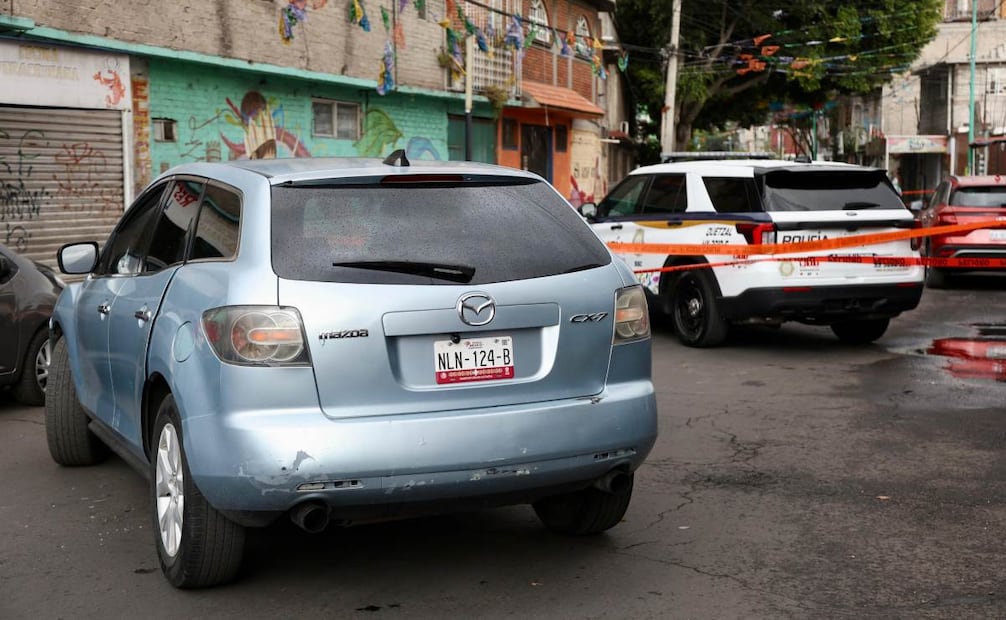 Muere mujer en ataque armado en Santa Cruz Meyehualco, Iztapalapa; acompañante esta herida.
Foto: Valente Rosas