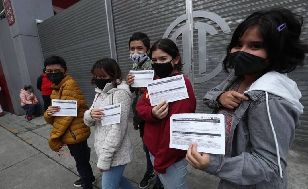 La aplicación de vacunas que se realizó ayer en el Estadio Nemesio Diez fue para menores de edad amparados y con comorbilidades. Fotos: Jorge Alvarado/ EL UNIVERSAL.