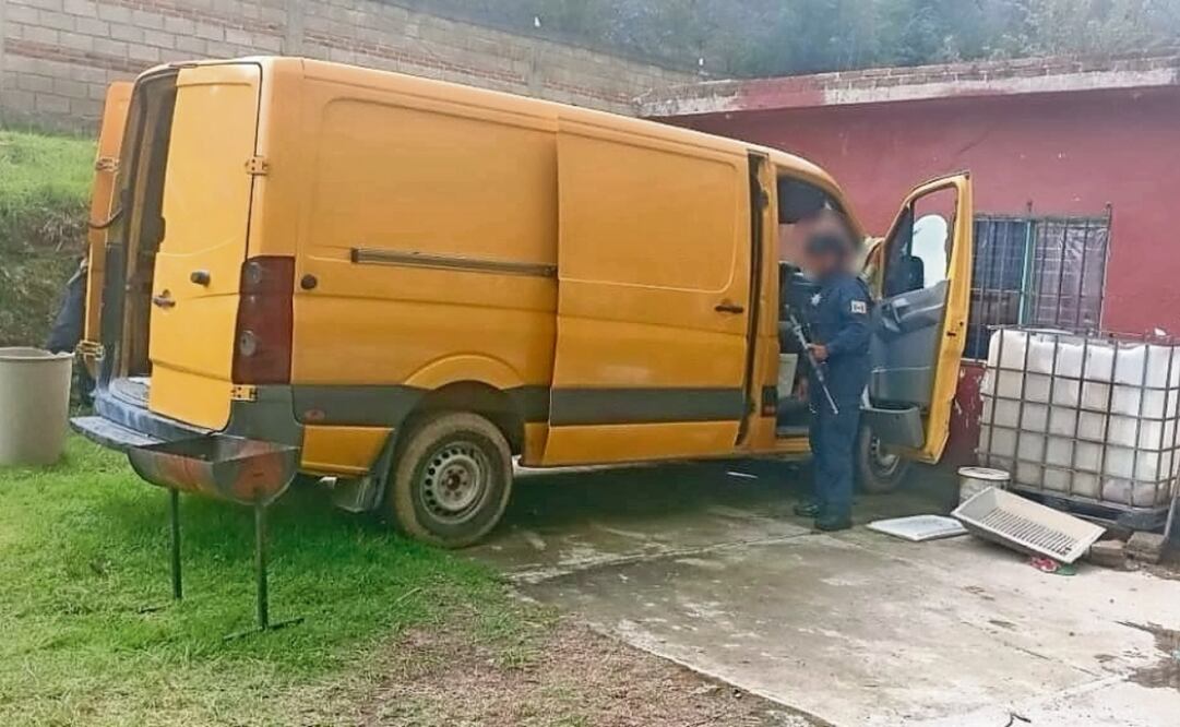 En el predio fue encontrado un vehículo amarillo, en cuyo interior había un recipiente de metal con tubos de cocción de químicos. Foto: Especial