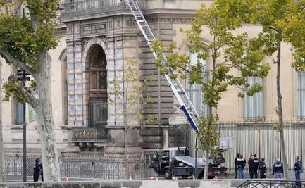 Fabricante del montacargas usado en robo de joyas en el Louvre elogia material: "puede transportar hasta 400 kilos de tesoros"