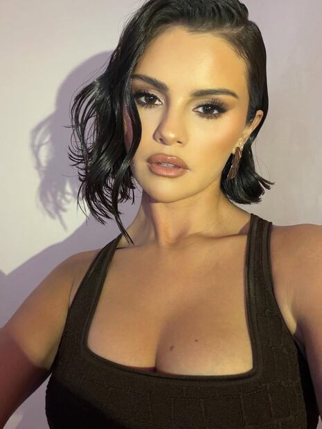 Corte bob asimétrico de Selena Gomez. Foto: instagram @selenagomez