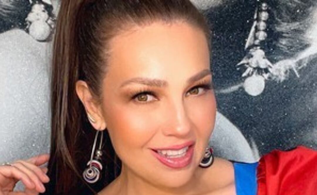 Thalía posando. Fuente: Instagram @thalia