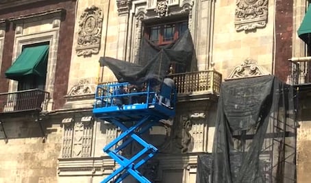 “Enchulan” Palacio Nacional tras anuncio de AMLO de regreso del Grito de Independencia