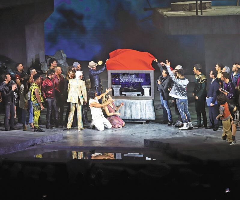 Elenco y padrinos de la obra, que estará en CDMX hasta el 17 de febrero y hará gira por México. Foto: Edgar Negrete. Clasos