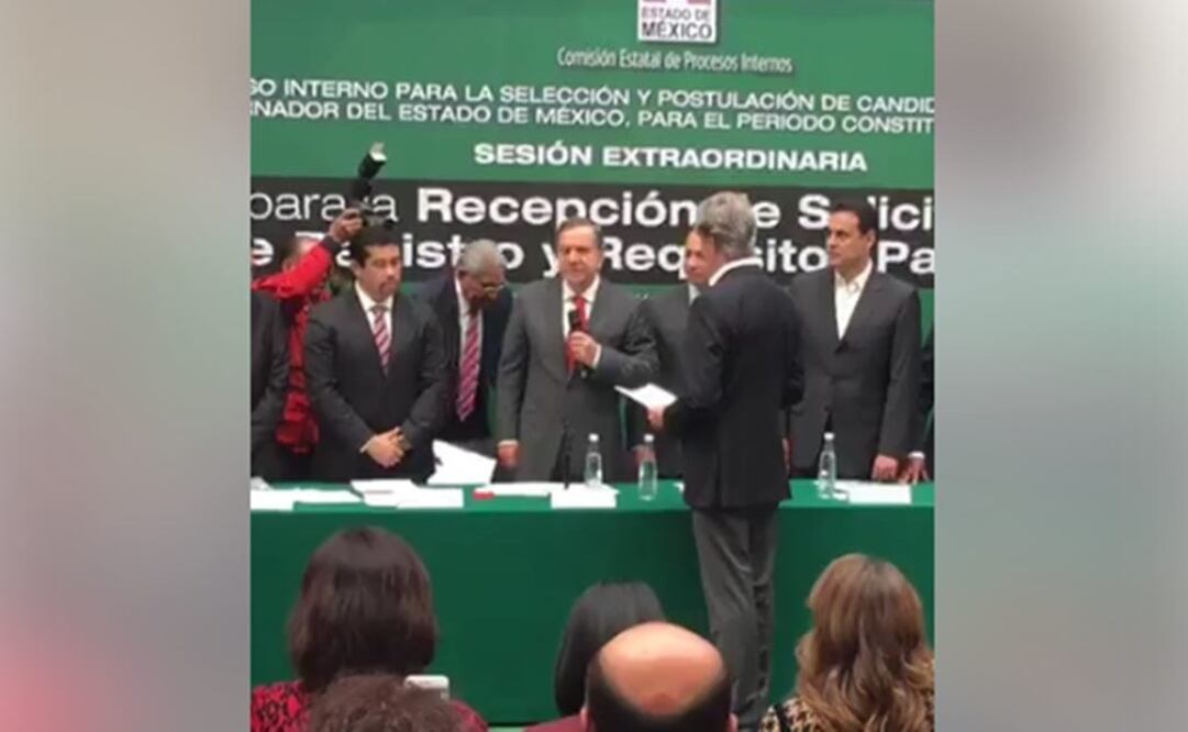 Alfredo del Mazo registra precandidatura del PRI en Edomex