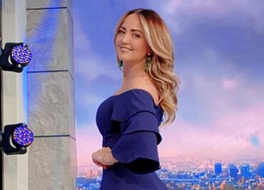 Desde casa, Andrea Legarreta se une al boom de los vestidos rojos y los lunares