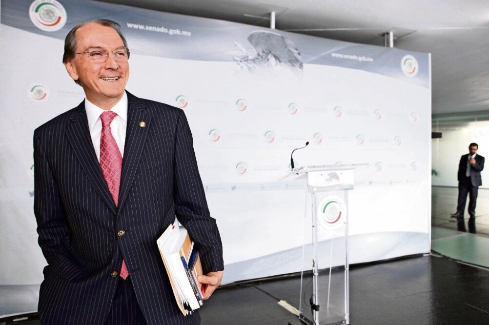 El senador Manuel Cárdenas Fonseca comentó que su labor tiene que ver con la sociedad y que su comportamiento será conforme a la ley (LUCÍA GODÍNEZ. EL UNIVERSAL)
