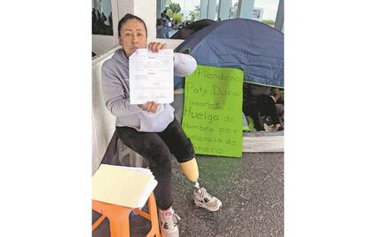 Dos policías luchan por derechos laborales