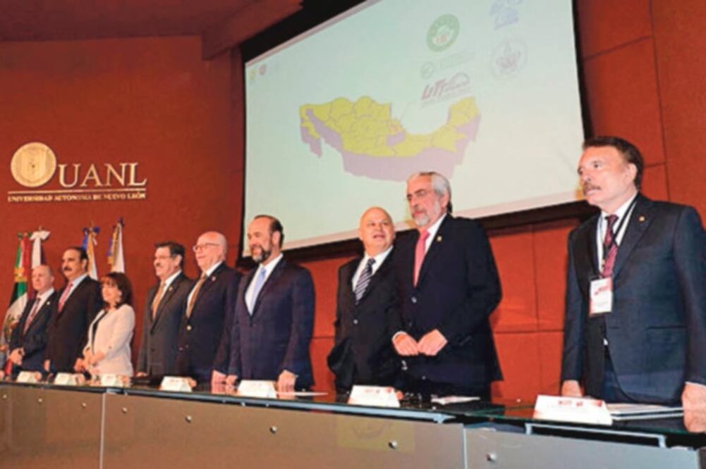 Ante rectores del país, Enrique Graue Wiechers (segundo der. a izq.) aseguró que las universidades públicas son fundamentales para el desarrollo del país. Foto: CORTESÍA