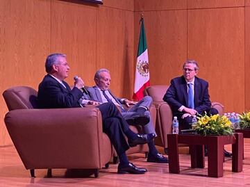 Exgobernadores de Banxico alertan sobre los riesgos de monedas virtuales; no es dinero y son volátiles, afirman