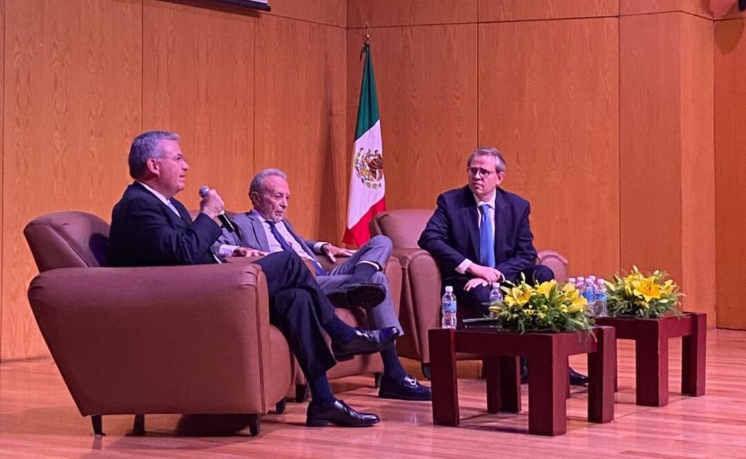 Los exgobernadores, Guillermo Ortíz y Alejandro Díaz de León con Miguel Messmacher. Foto: Leonor Flores - EL UNIVERSAL