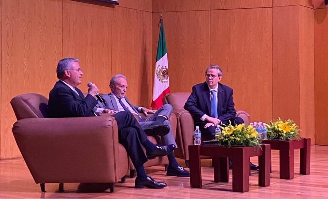 Los exgobernadores, Guillermo Ortíz y Alejandro Díaz de León con Miguel Messmacher. Foto: Leonor Flores - EL UNIVERSAL