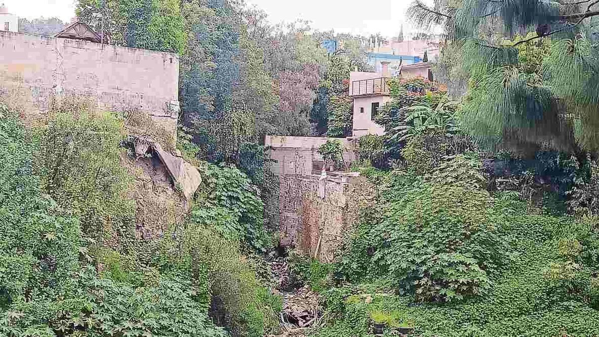 Algunas personas invadieron el cauce natural del canal y construyeron viviendas sin autorización, explicó el director de Protección Civil. Foto: Gisela González Granados / EL UNIVERSAL
