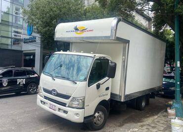 Hallan sin vida a un hombre dentro de camión de reparto en colonia Roma Sur; la víctima no ha sido identificada