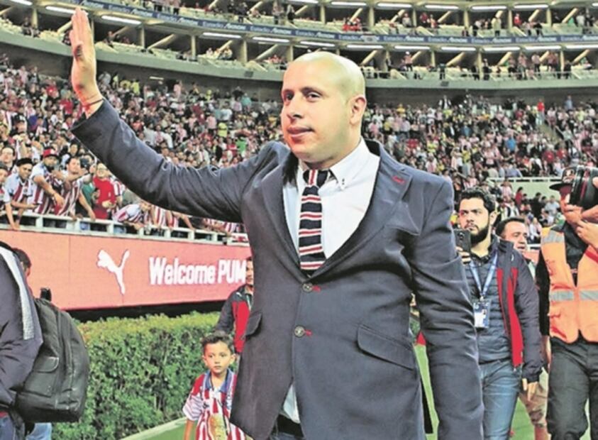 Partidos, ante crisis de credibilidad, buscan a famosos por votos