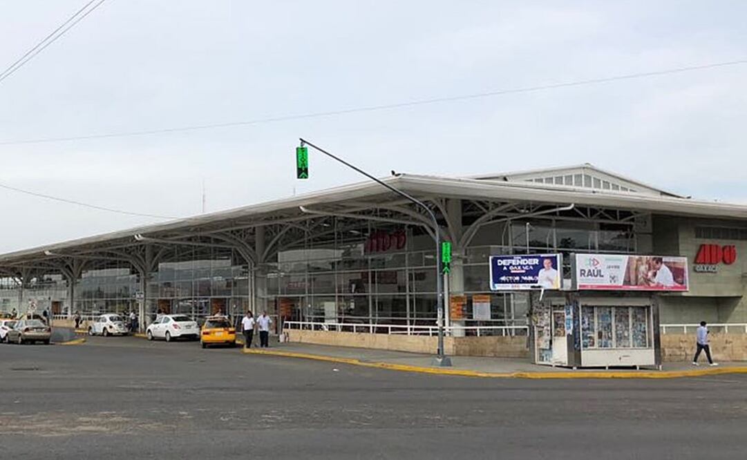 Después de cuatro días de bloqueo, la terminal de autobuses de primera clase y la calzada Héroes de Chapultepec, en la capital del estado, quedaron despejadas. Foto: Ismael García / EL UNIVERSAL