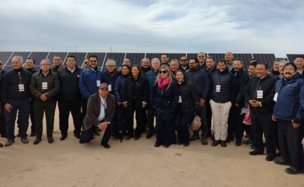 AMLO inaugura operación de central fotovoltáica con 278 mil paneles solares en Sonora