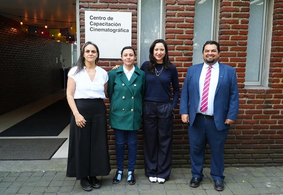Daniela Alatorre, Dinorath Ramírez, nueva directora del Centro de Capacitación Cinematográfica, Claudia Curiel y Alfredo Loaeza, exdirector del centro. 
Foto: Secretaría de Cultura