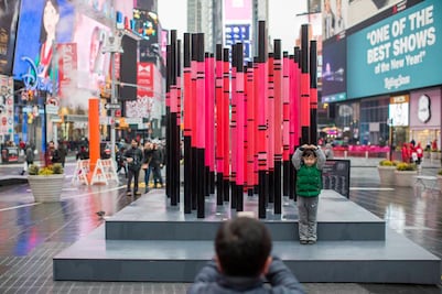 San Valentín llega a NY y rinde tributo a los migrantes