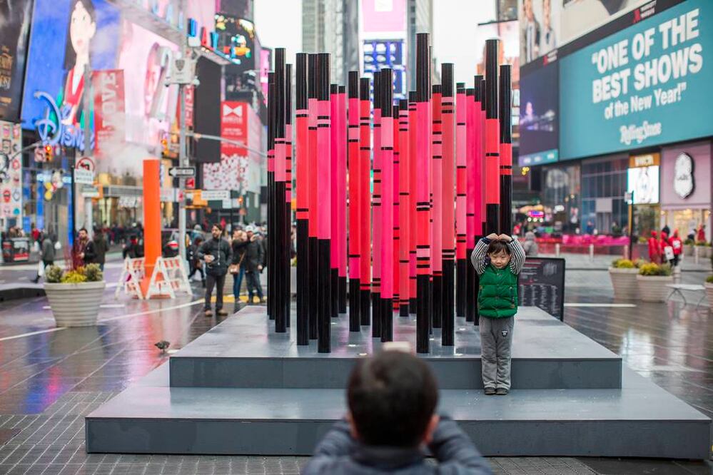 San Valentín llega a NY y rinde tributo a los migrantes